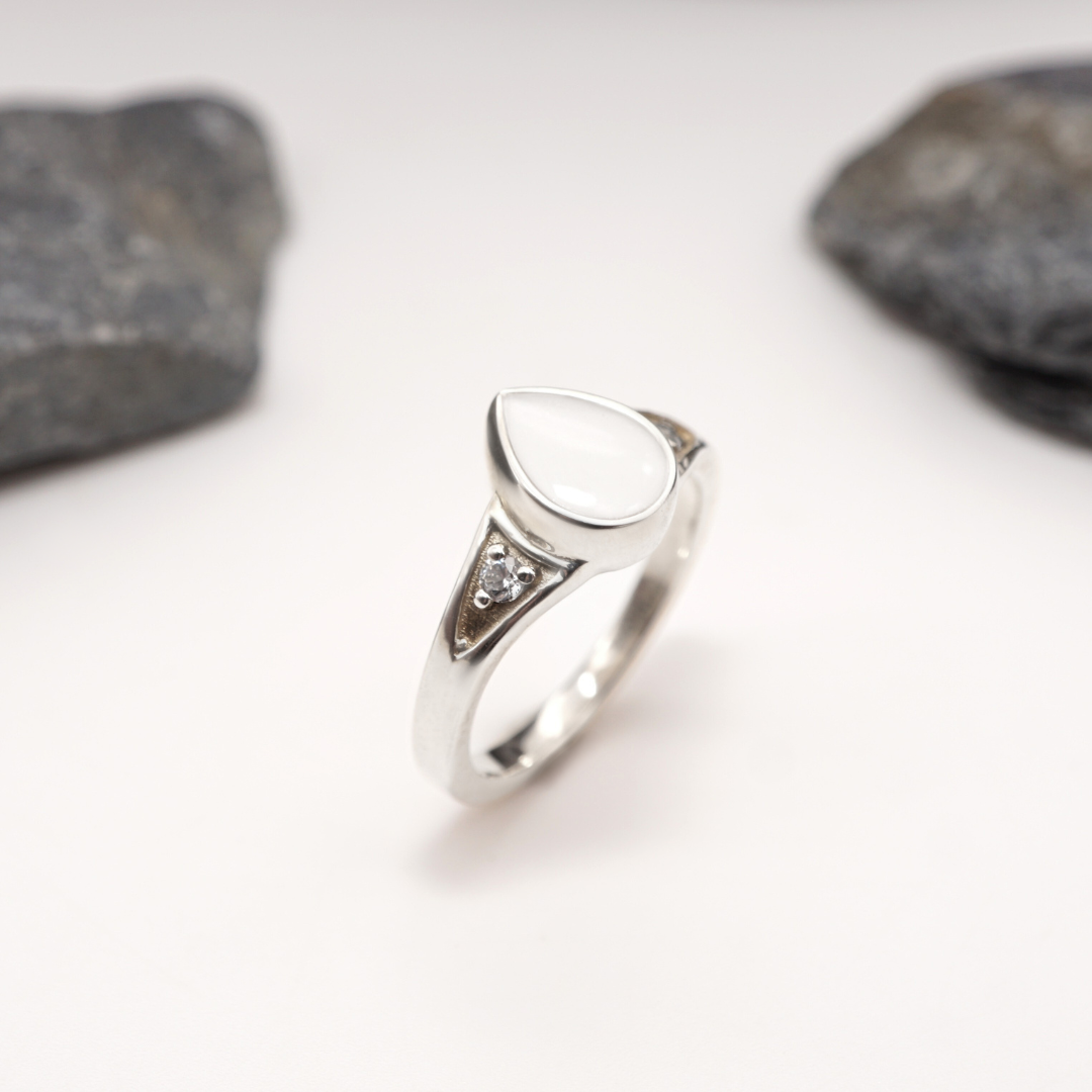 ''Dropwise'' – Sterling Silver Teardrop Semen Keepsake Ring